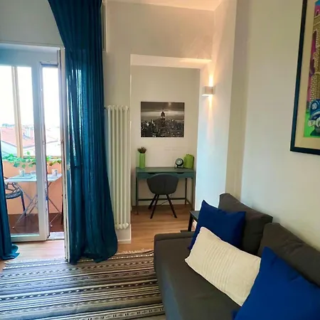 Apartment Gambara Urban Flat - Stylish And Next To Metro *