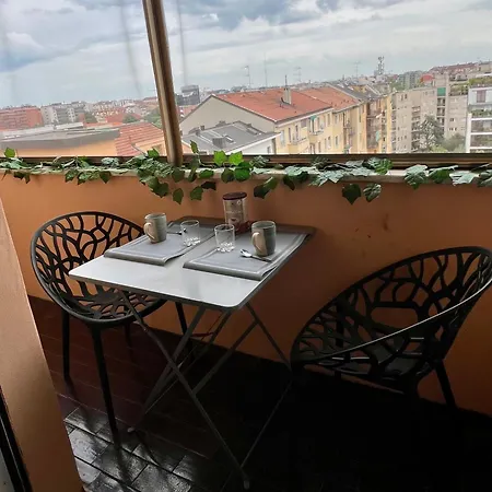 Gambara Urban Flat - Stylish And Next To Metro Apartment *
