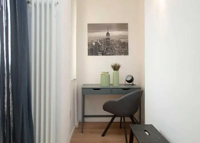 Apartment Gambara Urban Flat - Stylish And Next To Metro