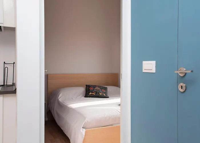 Apartment Gambara Urban Flat - Stylish And Next To Metro *