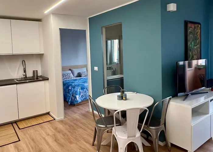 Apartment Gambara Urban Flat - Stylish And Next To Metro *