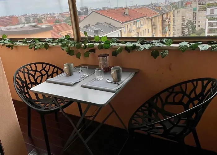 Gambara Urban Flat - Stylish And Next To Metro Apartment *